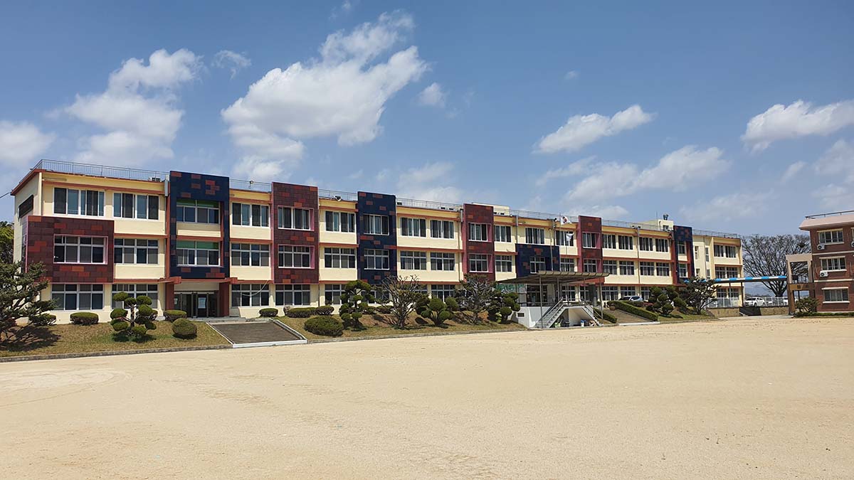 Jinchun High School Building-integrated Photovoltaics (BIPV) image
